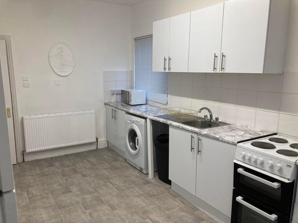 Agapi Apartment - Sea View Sleeps Ten Blackpool Extérieur photo