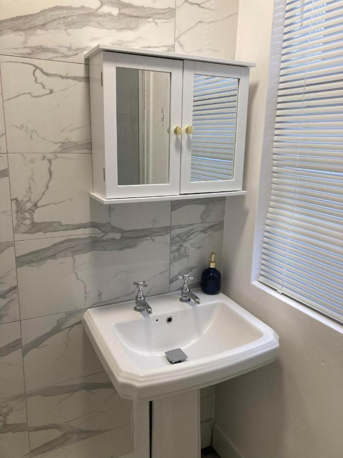 Agapi Apartment - Sea View Sleeps Ten Blackpool Extérieur photo