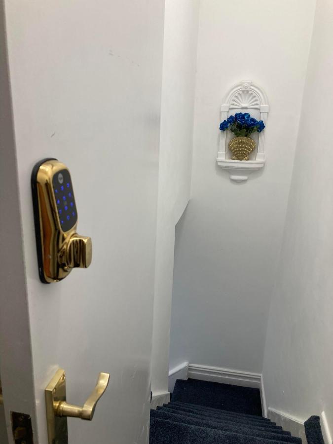 Agapi Apartment - Sea View Sleeps Ten Blackpool Extérieur photo